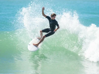 surfing hikkaduwa